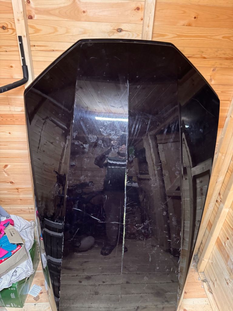 Large Exodus Gloss Black Roof Box – 160 × 90 × 45 cm – With Key – Good Condition