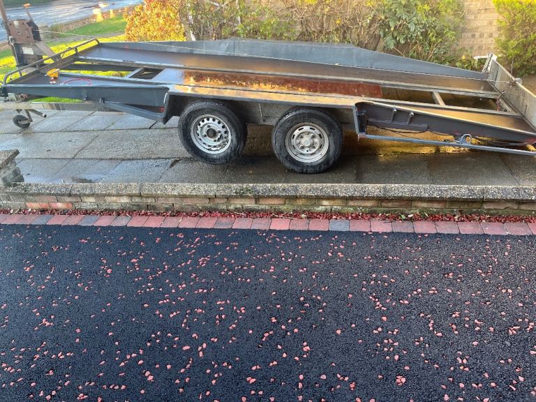 Car trailer tilt bed