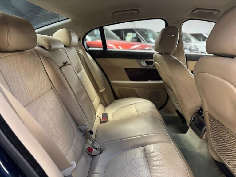 2010 Jaguar XF 3.0d V6 Premium Luxury 4dr Auto SALOON DIESEL Automatic