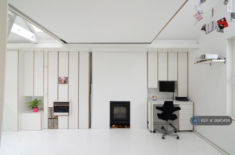 1 bedroom flat in Lambert Road, London, SW2 (1 bed) (#2680456)