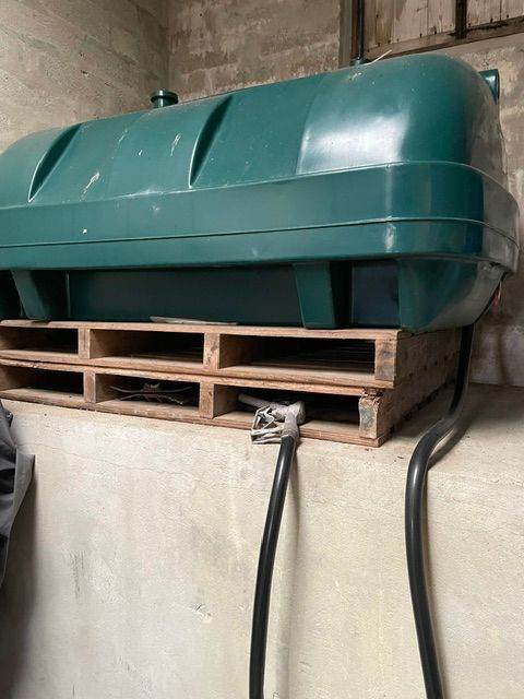Two Fuel Tanks (1000 litres)