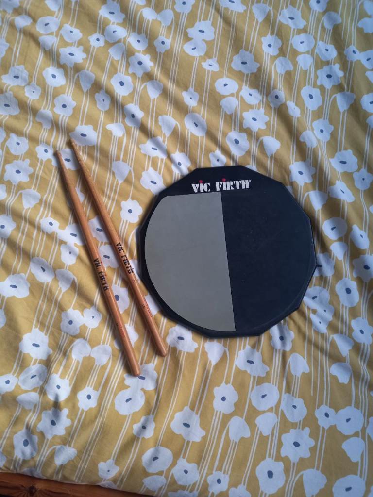 Vic firth duel texture practice pad . 