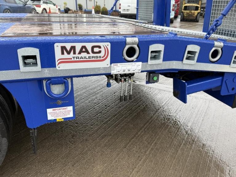 MAC 3 AXLE LOWLOADER WITH LIFTING DECK 