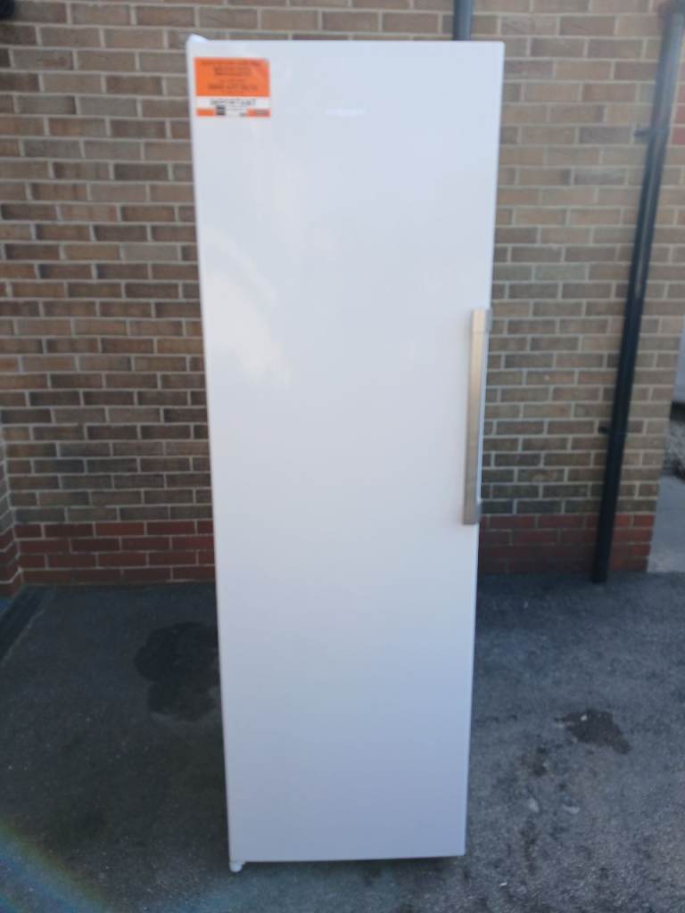 FREEZER TALL FREEZER FROST FREE SYSTEM HUGE 265 LITRE CAPACITY HOTPOINT CAN DELIVER £300