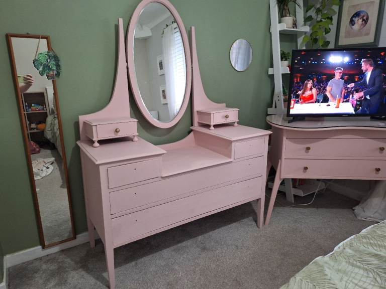 Pink Dressing Table with Mirror and Drawers – Good Condition