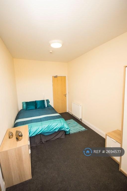 1 bedroom flat in Commercial St, Camborne, TR14 (1 bed) (#2694577)