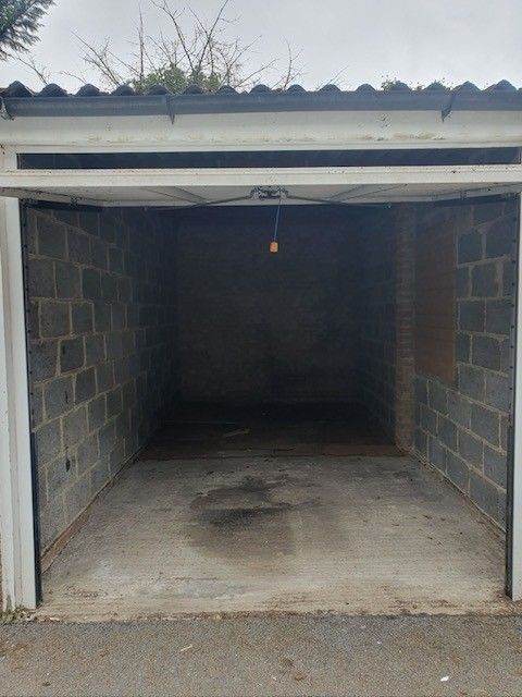 Garage available in Rances Lane Wokingham