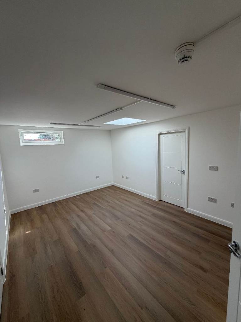 Beauty Therapy rooms to rent in South Norwood, Croydon near Norwood Junction station
