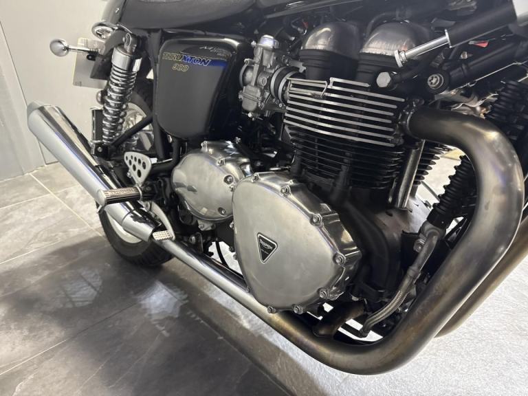 2014 TRIUMPH THRUXTON 900 MODERN RETRO STYLE MOTORCYCLE CAFE RACER