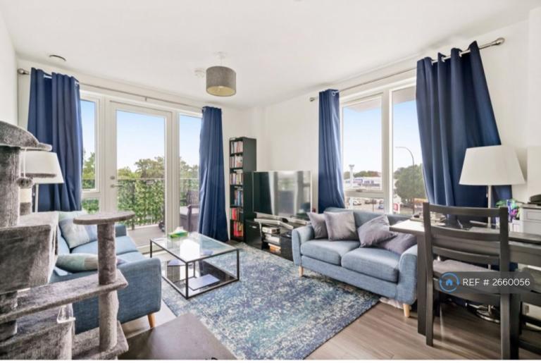 1 bedroom flat in Grosvenor Court, London, SE6 (1 bed) (#2660056)