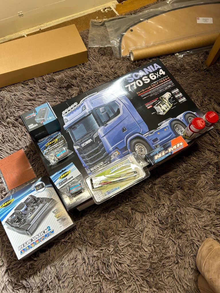 TAMIYA SCANIA 770S 6+4 R/C KIT WITH FLAT BED TRAILER KIT. 