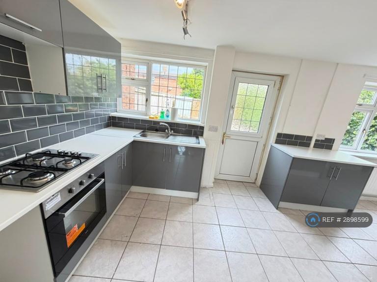 3 bedroom house in Arrowsmith Square, Newton Aycliffe, DL5 (3 bed) (#2898599)
