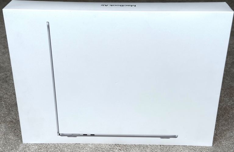MacBook Air 15" Latest M5 Chip in Silver 16gb Mem 1TB SSD, Brand New Sealed Box, Warranty, rrp £1799