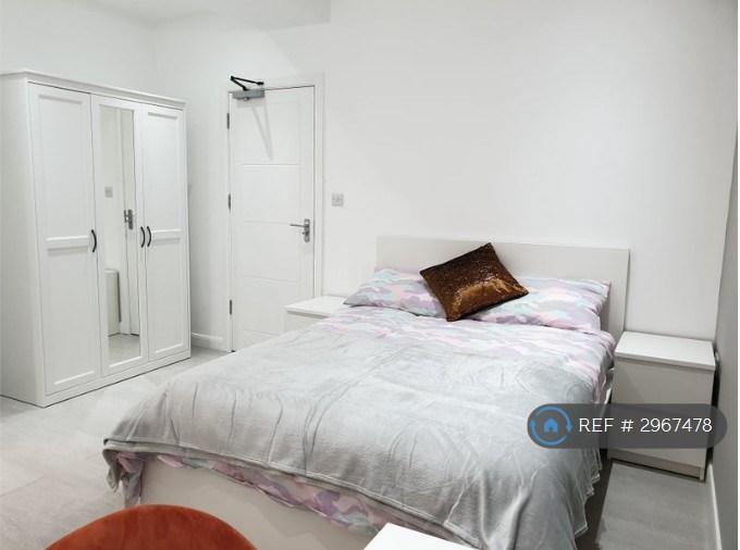 1 bedroom in Aldin Avenue South, Slough, SL1 (#2967478)
