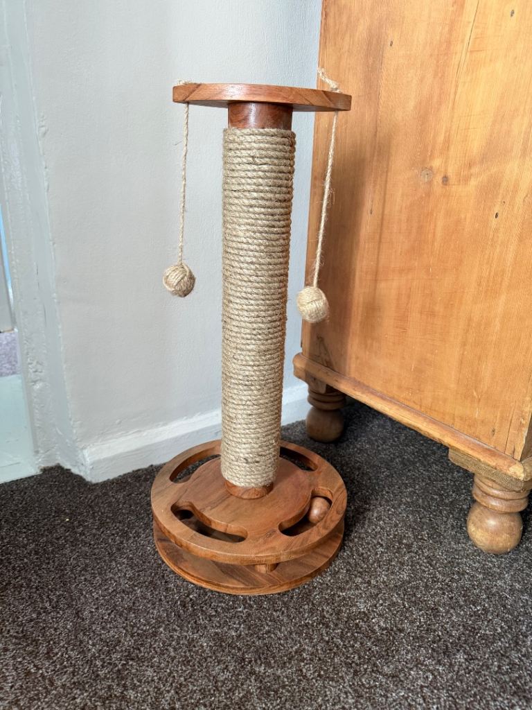 Cat scratching post 