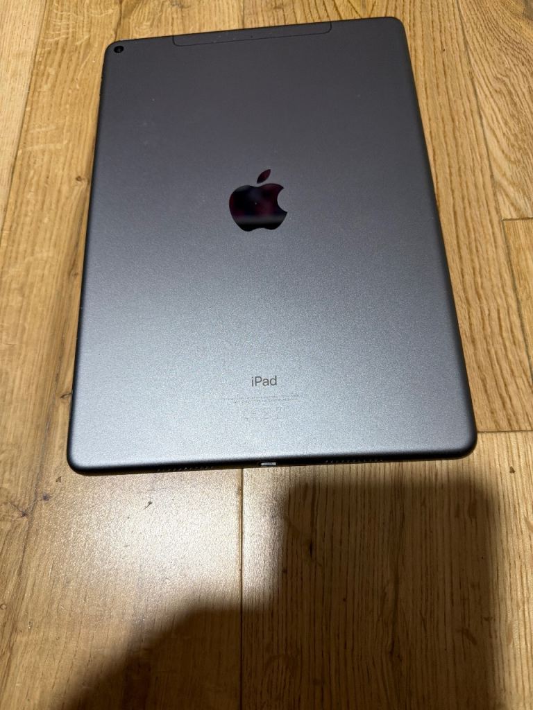 Apple iPad Grey – Good Condition