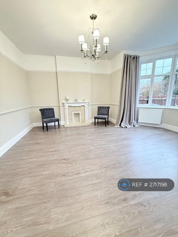 5 bedroom house in Cottenham Park Road, London, SW20 (5 bed) (#2717198)