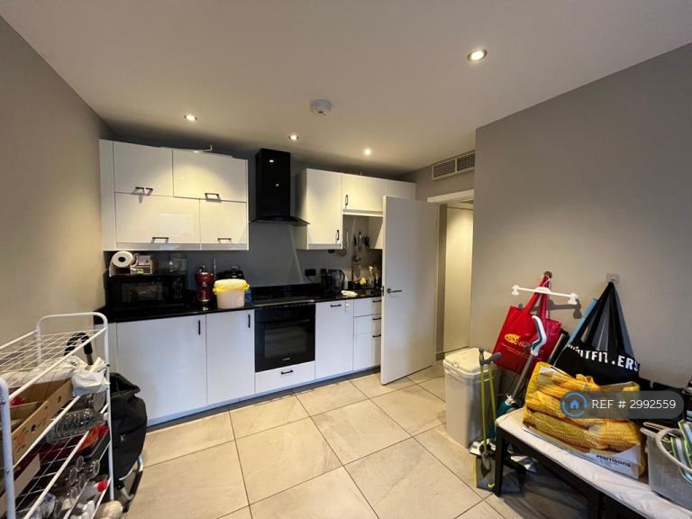 2 bedroom flat in Park Square East, Leeds, LS1 (2 bed) (#2992559)