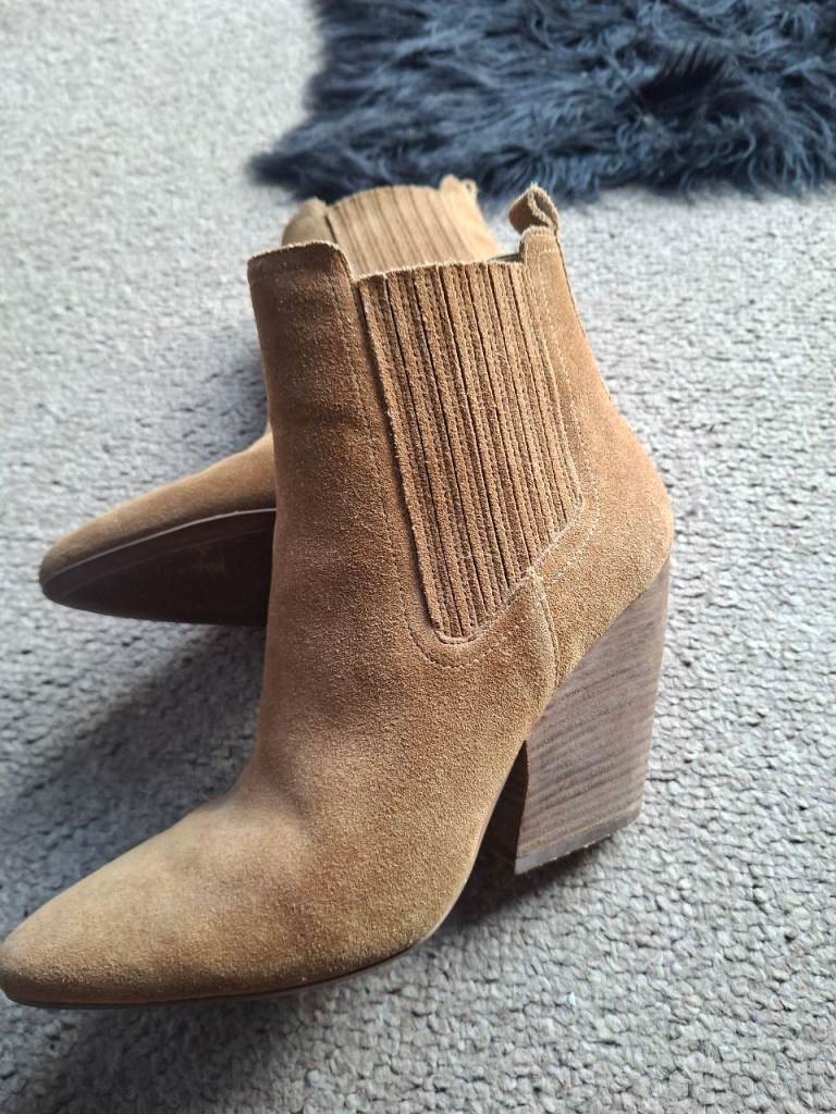 Suede western style boots, Kendel + Kylie