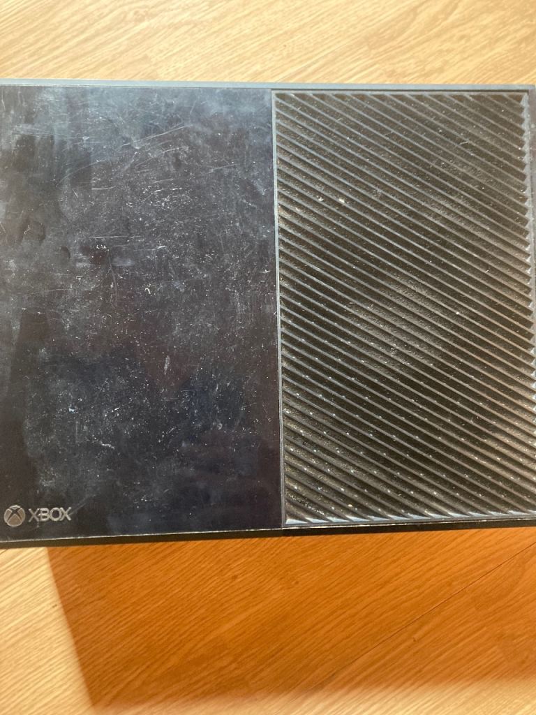 4 Xbox ones Xbox one  console , Xbox One controller and Xbox 360 console 