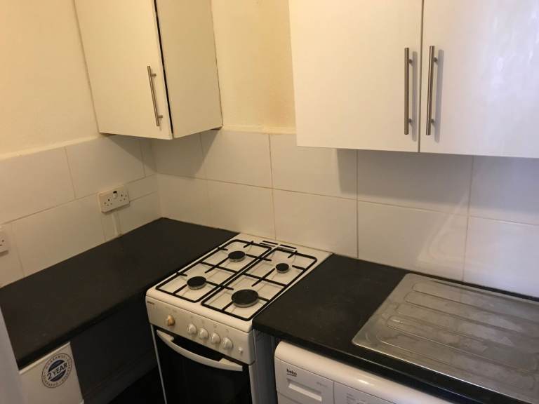 Various and Multiple 1-Room Flats Available – East Oxford / Cowley / Rose Hill