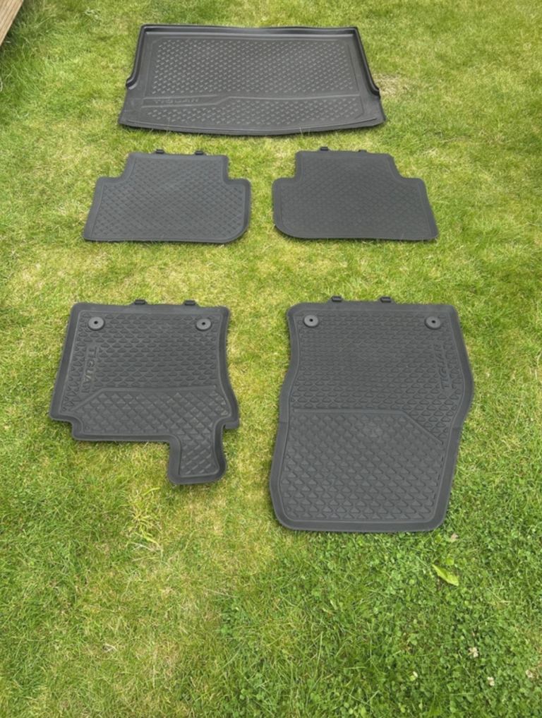 VW Tiguan mk2 (2017) rubber mat set