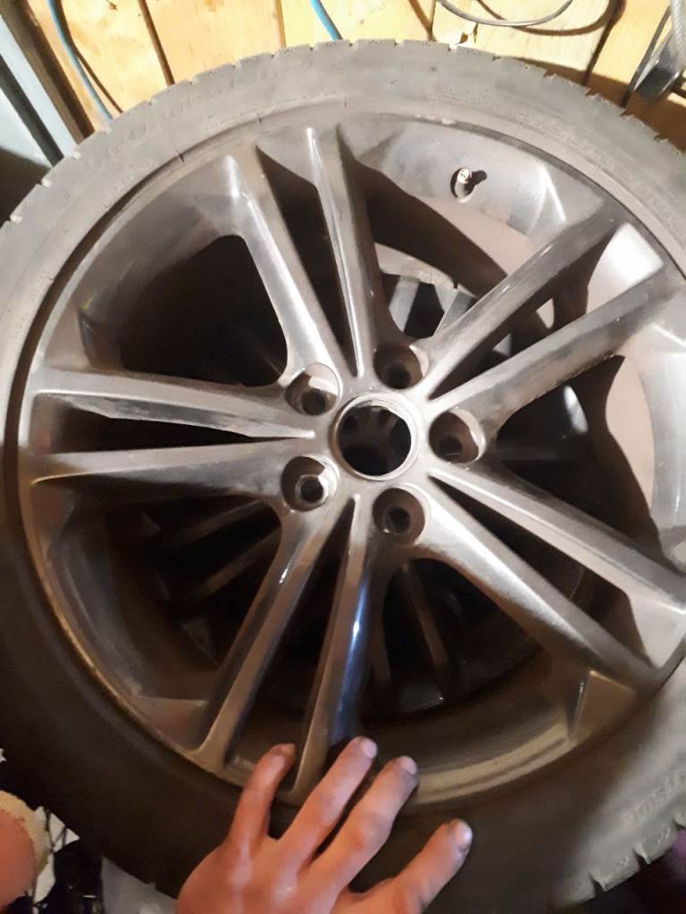 Vauxhall 18 inch aloys mint tyres 