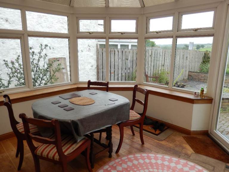 Mid Terraced House for Rent in Ochiltree, Ayrshire