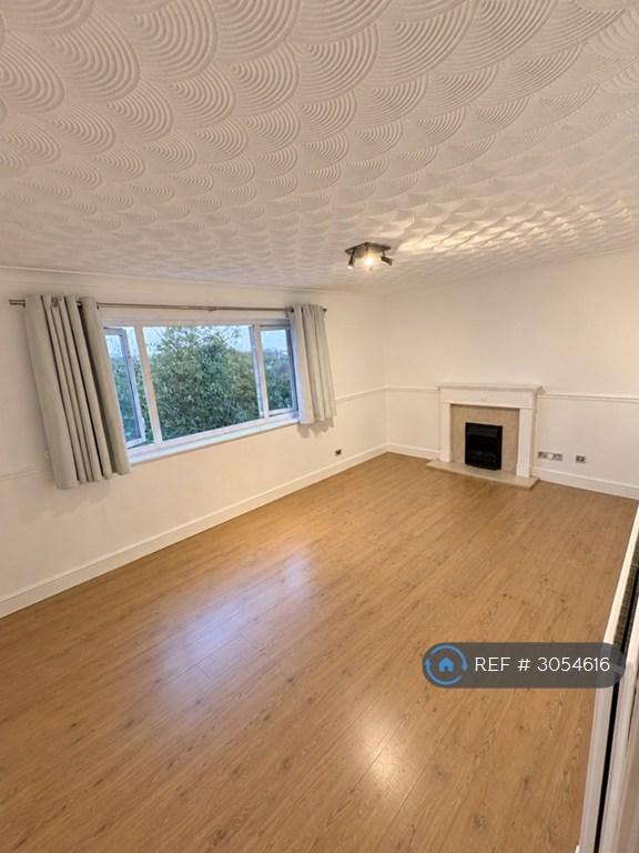 2 bedroom flat in Beechley Drive, Cardiff, CF5 (2 bed) (#3054616)