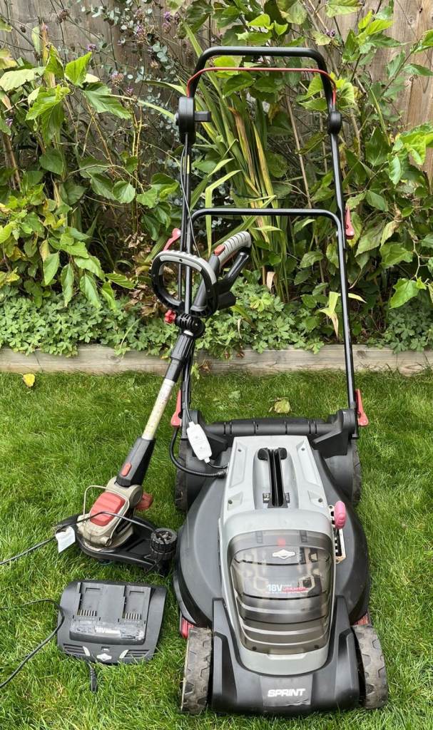 SALE Briggs & Stratton Sprint 2x18V (36V) Cordless Mower + Strimmer + batteries and charger £504