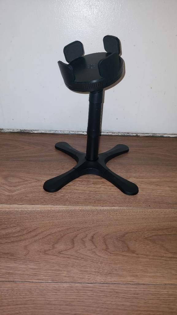 Raised dog bowl holder stand