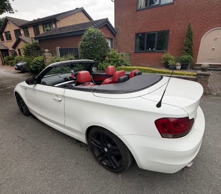 BMW, 1 SERIES, Convertible, 2011, Automatic 1995 (cc), 2 doors