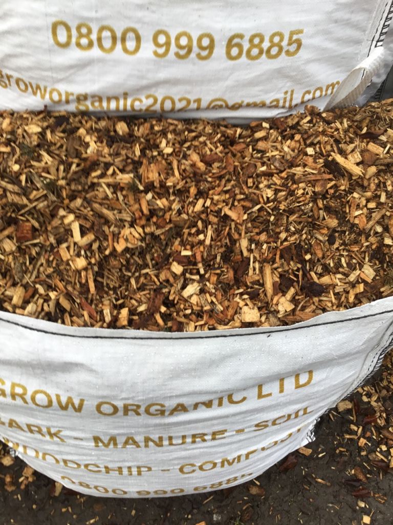 Bulk bags of woodchip ( not bark) decorative mulch FREE DELIVERY 