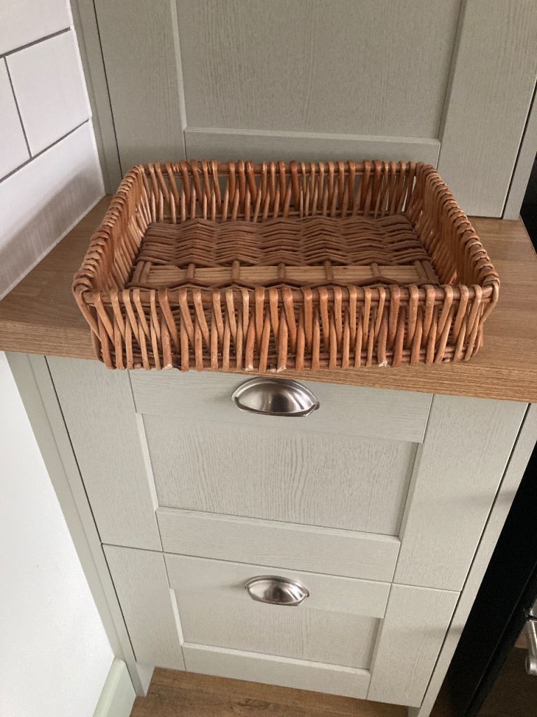 Rustic wicker basket 