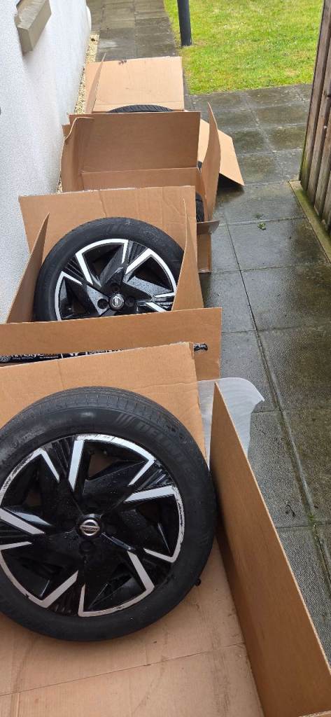 Nissan Micra 16" Rims with Tyres in good condition 