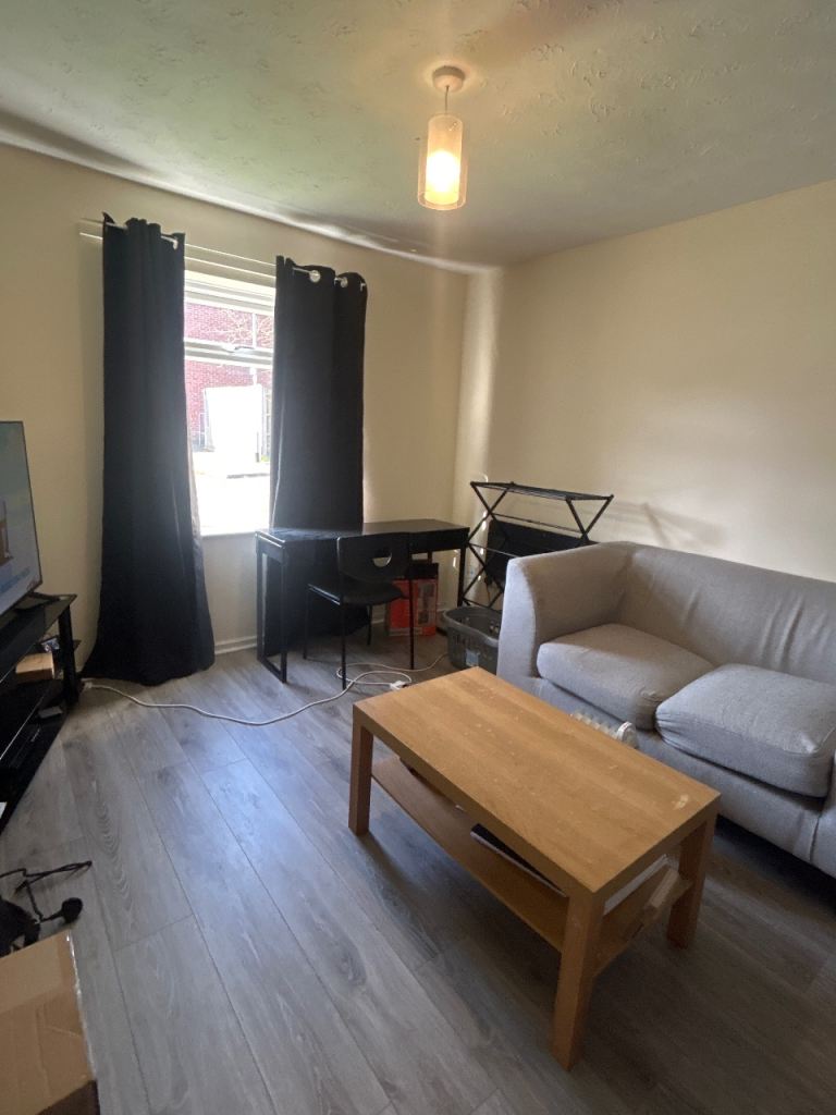 1 Room to rent for a week £150 LS7