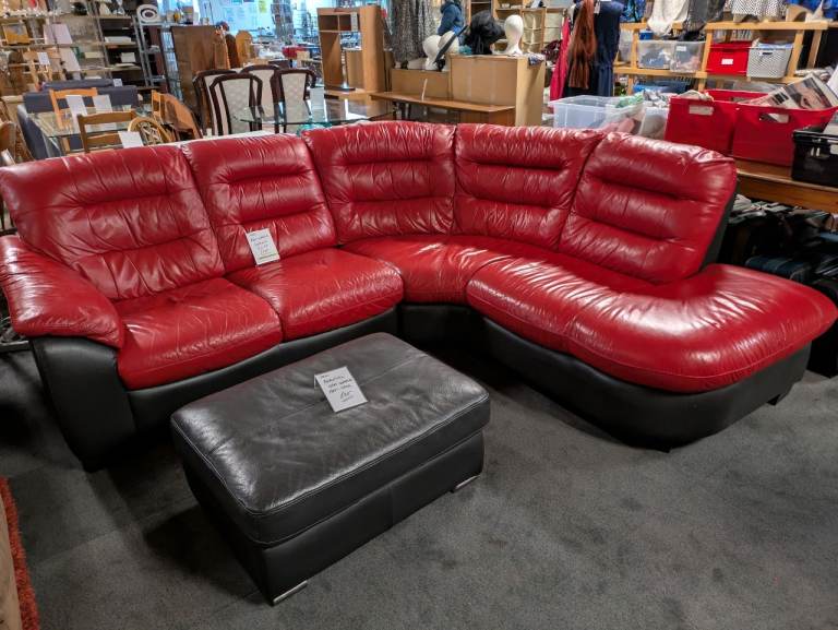 RED LEATHER CORNER SUITE