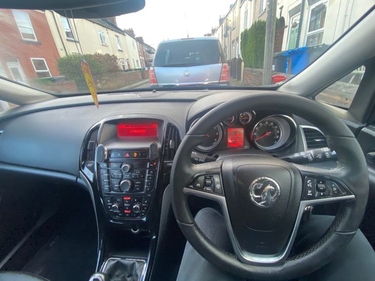 Vauxhall, ASTRA, Hatchback, 2015, Manual, 1956 (cc), 5 doors