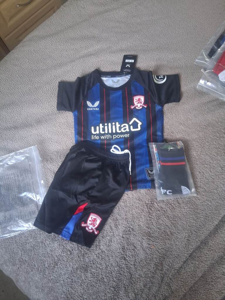 MIDDLESBOROUGH BORO AWAY 2025 2026 KIDS FULL KIT SHIRT SHORTS SOCKS 