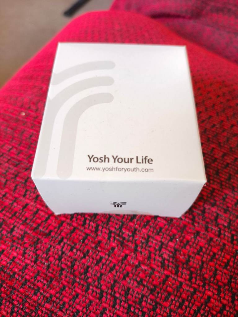 Kinivo Bluetooth adaptor to 3.5mm car jack + Yosh Magnetic Car Mount