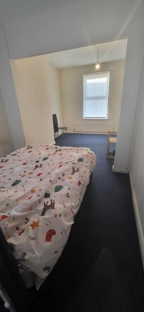 DOUBLE ROOM TO LET-NO DEPOSIT REQUIRED 