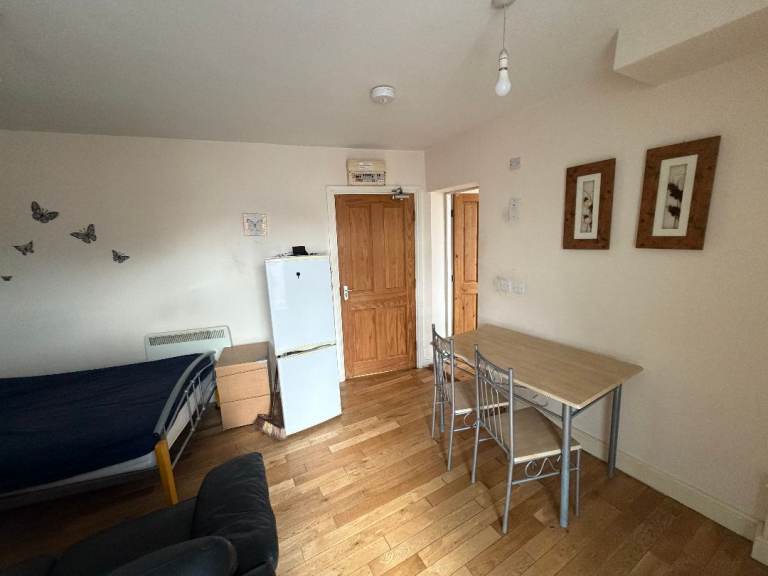 Studio Available - Furnished - Page Hall Road, Sheffield, S4 8GU