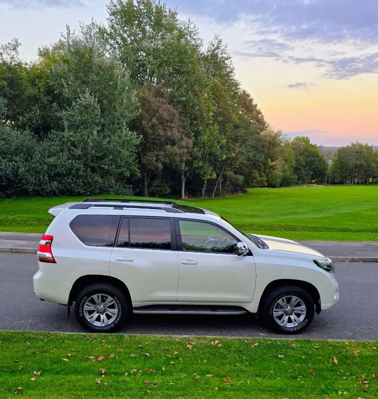 Toyota landcruiser invincible white auto fsh Sunroof Beige interior 