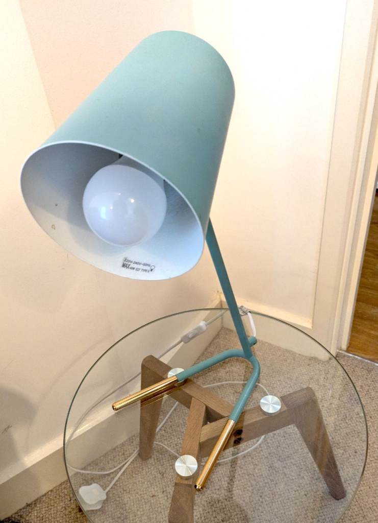 Desk lamp