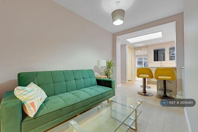 2 bedroom flat in Clarence Road, London, E5 (2 bed) (#2856410)