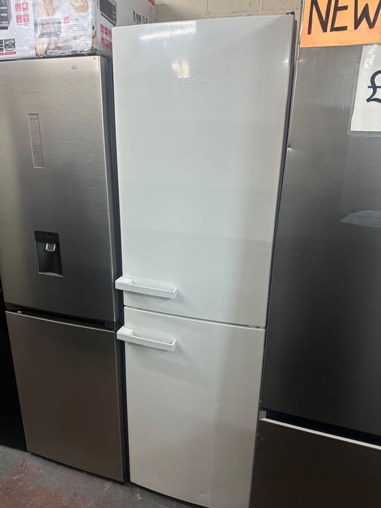 TALL MEILE WHITE FRIDGE FREEZER