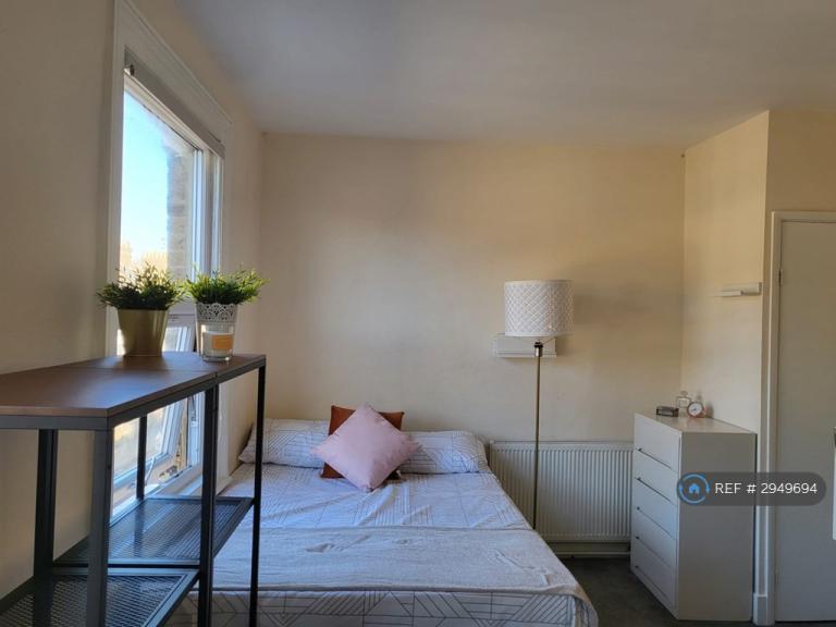 Studio flat in Fairbridge Road, London, N19 (#2949694)