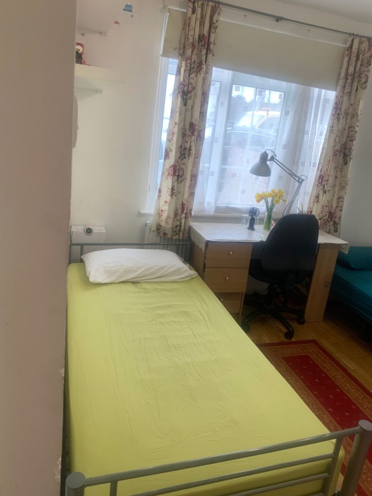 Room for rent 