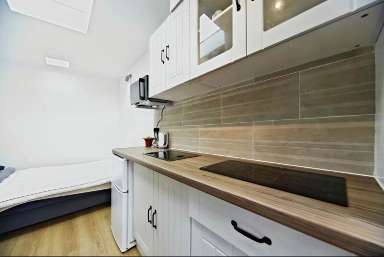 Self-contained Garage / office 