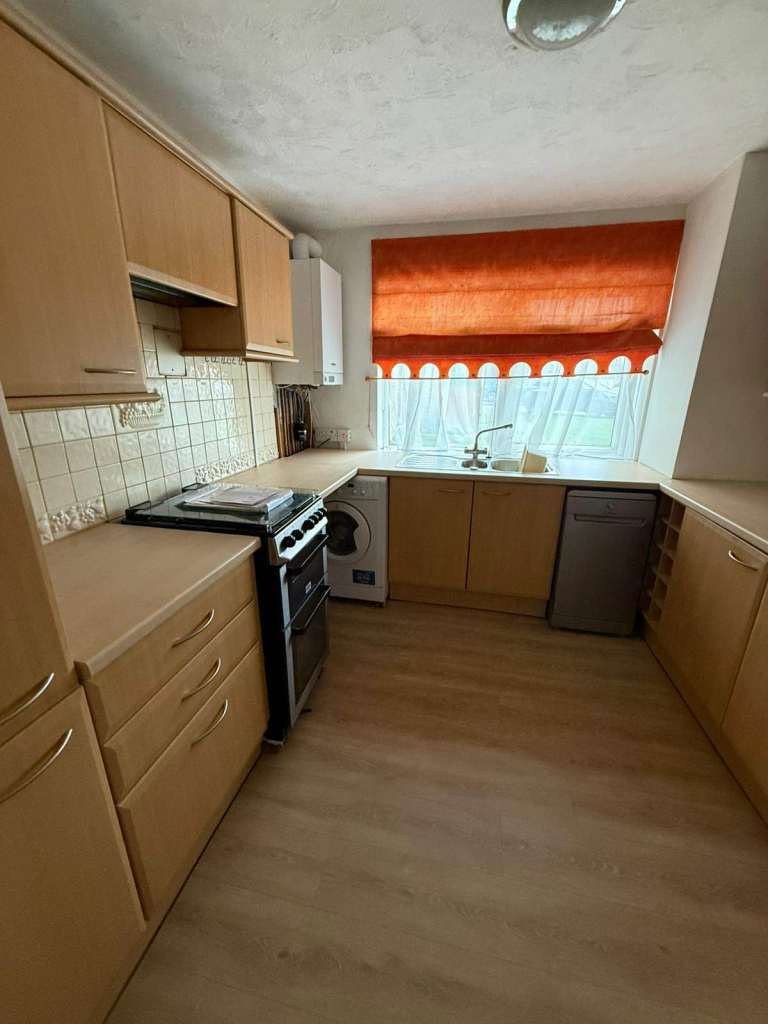 2 bed flat to rent Conegar Court, Slough SL1